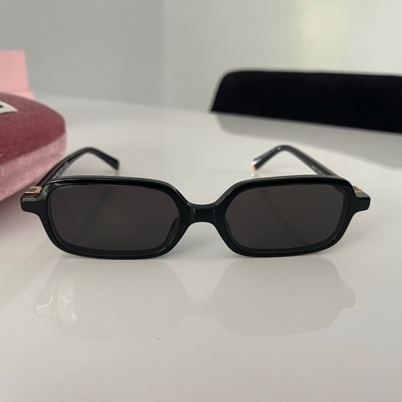 COPY - Miu Miu rectangle sunglasses brand new - Picture 1 of 6